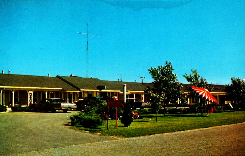Sunset Lodge (Sunset Motel) - Vintage Postcard (newer photo)